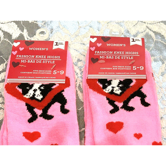 NWT Women's Two Pairs Of Knee High Socks Pink And Red Hearts in Sizes 5 -9 - Picture 2 of 5